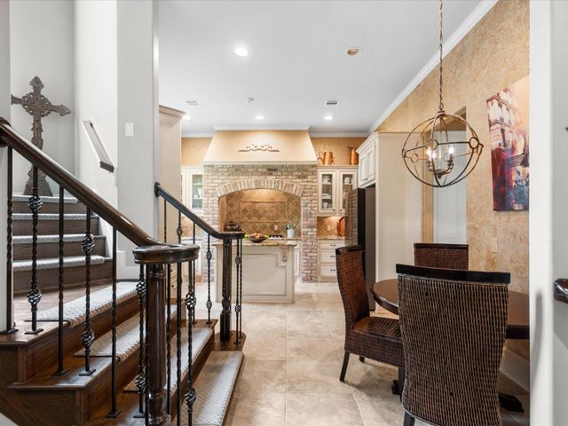2750 N Southern Oaks Drive, Houston, TX 77068