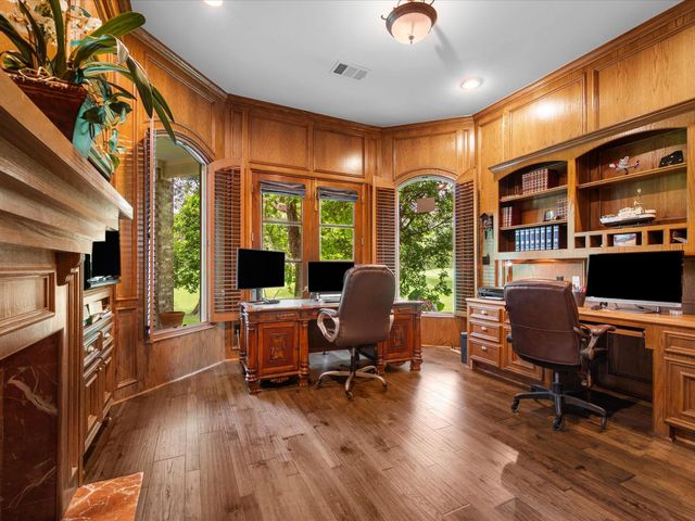 2750 N Southern Oaks Drive, Houston, TX 77068