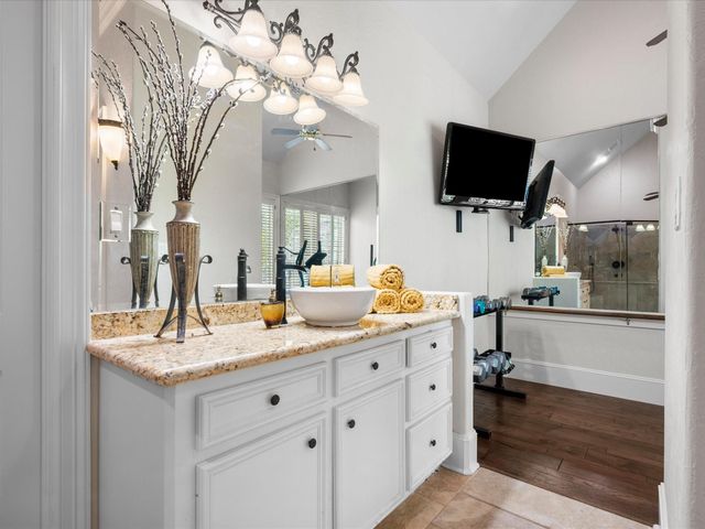 2750 N Southern Oaks Drive, Houston, TX 77068