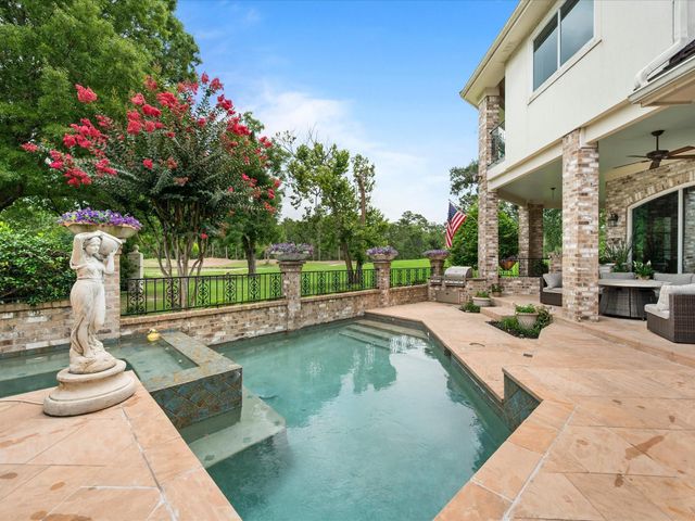 2750 N Southern Oaks Drive, Houston, TX 77068