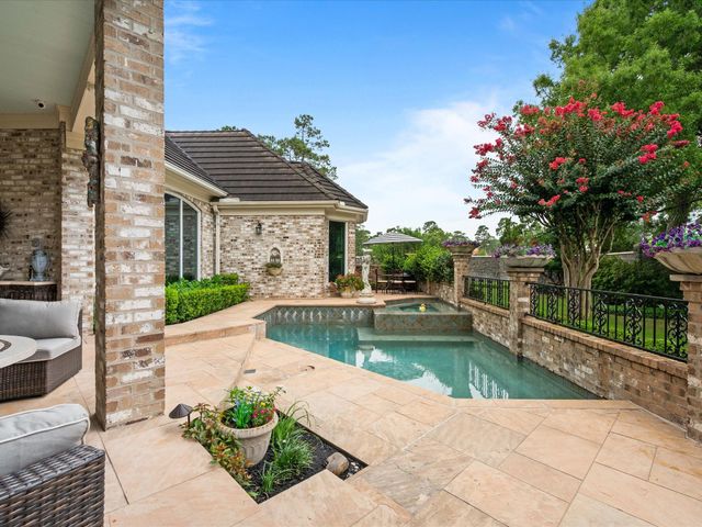 2750 N Southern Oaks Drive, Houston, TX 77068