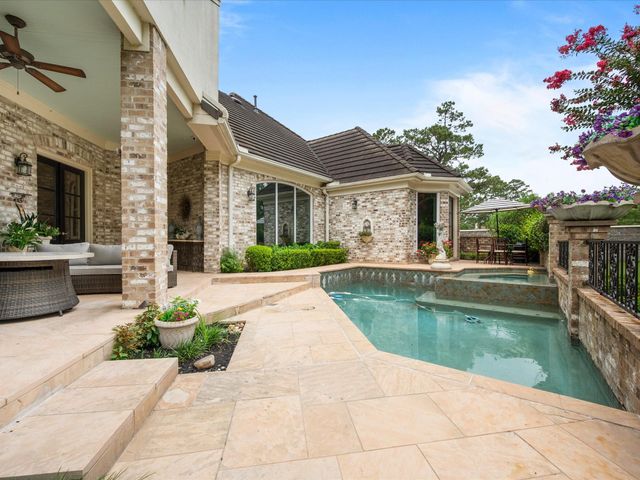 2750 N Southern Oaks Drive, Houston, TX 77068