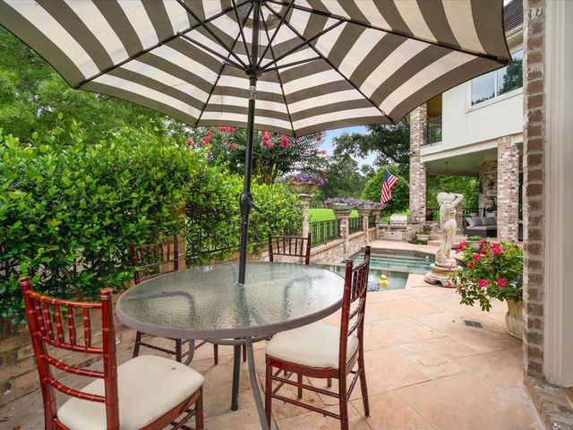 2750 N Southern Oaks Drive, Houston, TX 77068