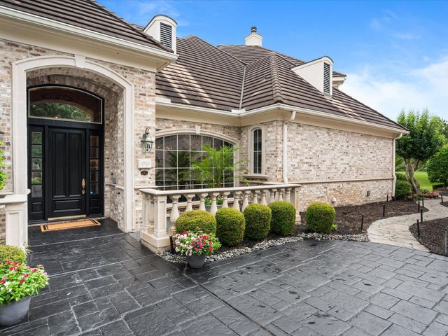 2750 N Southern Oaks Drive, Houston, TX 77068