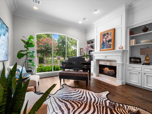 2750 N Southern Oaks Drive, Houston, TX 77068