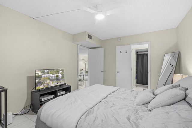 9410 Poinciana Place 108, Davie, FL 33324