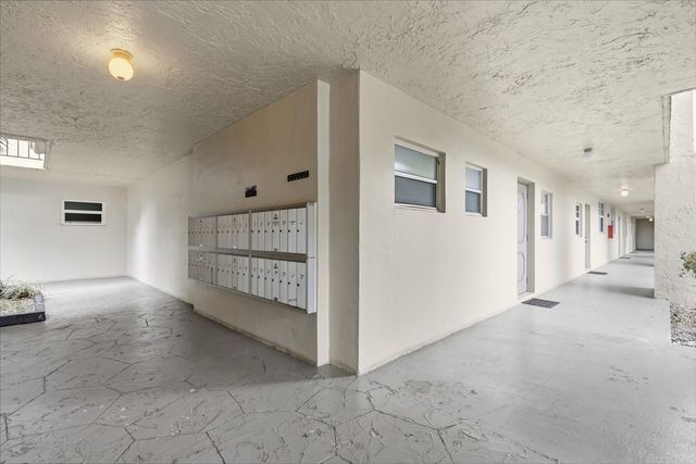 9410 Poinciana Place 108, Davie, FL 33324