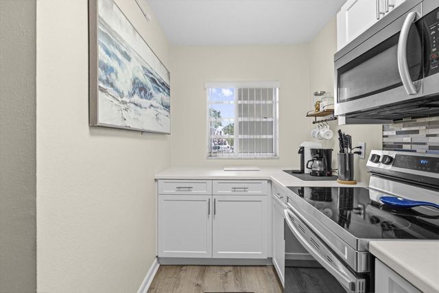 9410 Poinciana Place 108, Davie, FL 33324