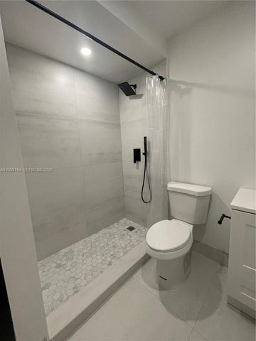 10016 Winding Lake Rd 202, Sunrise, FL 33351