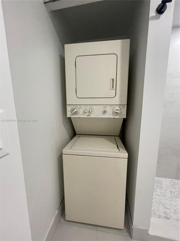 10016 Winding Lake Rd 202, Sunrise, FL 33351