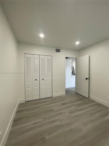 10016 Winding Lake Rd 202, Sunrise, FL 33351