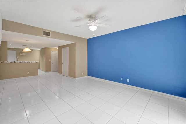 1435 Barcelona Way 5-27, Weston, FL 33327