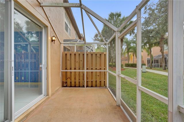 1435 Barcelona Way 5-27, Weston, FL 33327