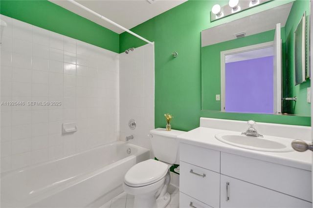 1435 Barcelona Way 5-27, Weston, FL 33327