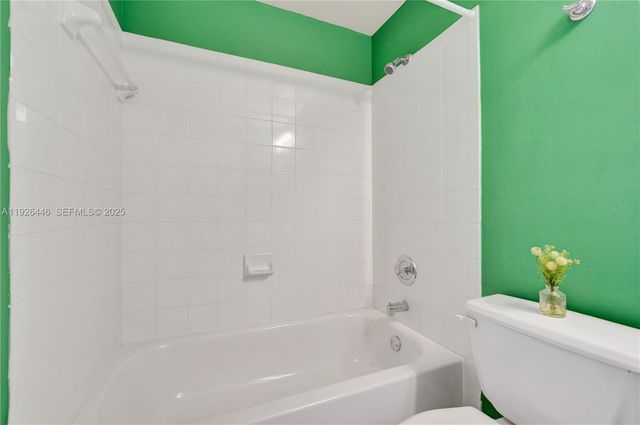 1435 Barcelona Way 5-27, Weston, FL 33327