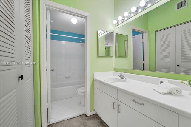 1435 Barcelona Way 5-27, Weston, FL 33327