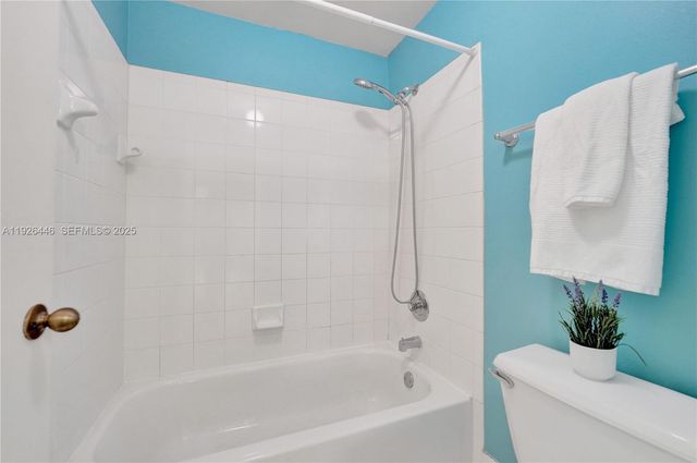 1435 Barcelona Way 5-27, Weston, FL 33327