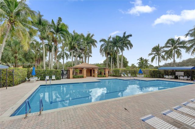 1435 Barcelona Way 5-27, Weston, FL 33327