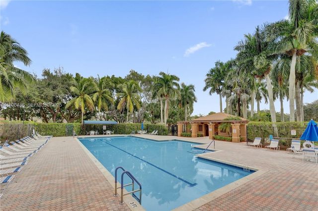 1435 Barcelona Way 5-27, Weston, FL 33327