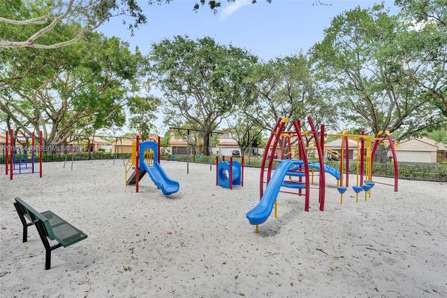 1435 Barcelona Way 5-27, Weston, FL 33327