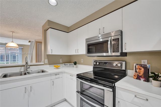 1435 Barcelona Way 5-27, Weston, FL 33327