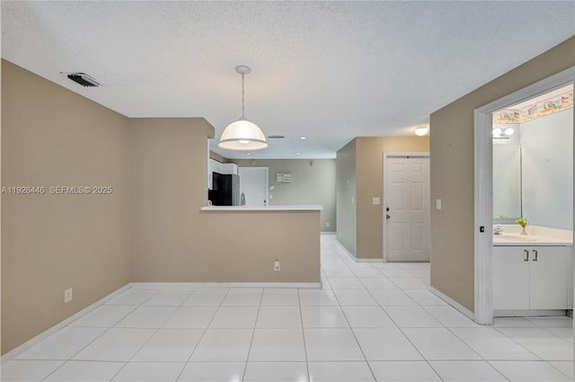 1435 Barcelona Way 5-27, Weston, FL 33327