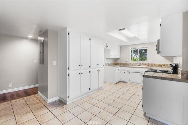 2699 E 20th, Signal Hill, CA 90755