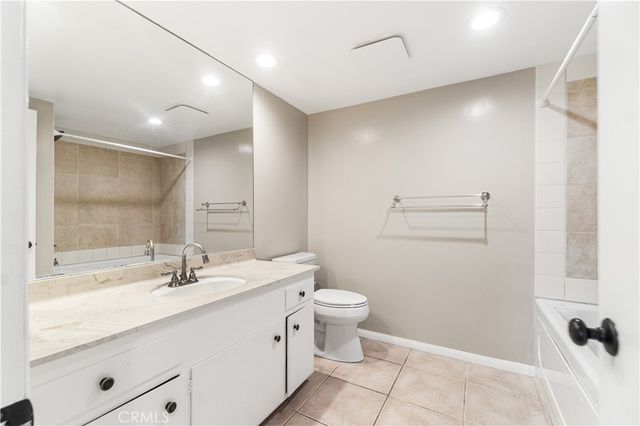 2699 E 20th, Signal Hill, CA 90755