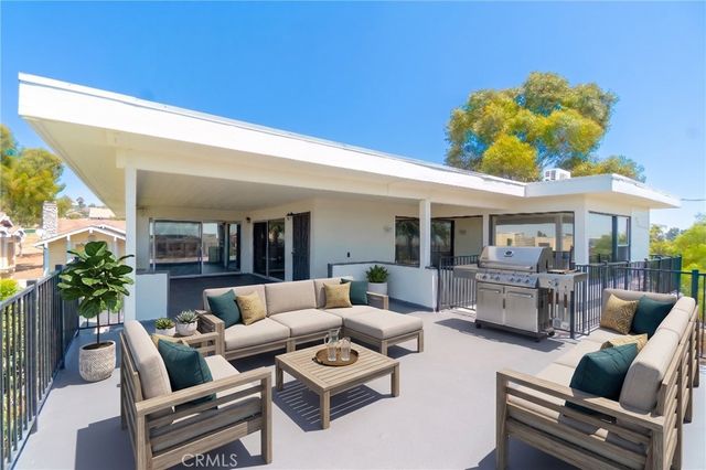 2699 E 20th, Signal Hill, CA 90755