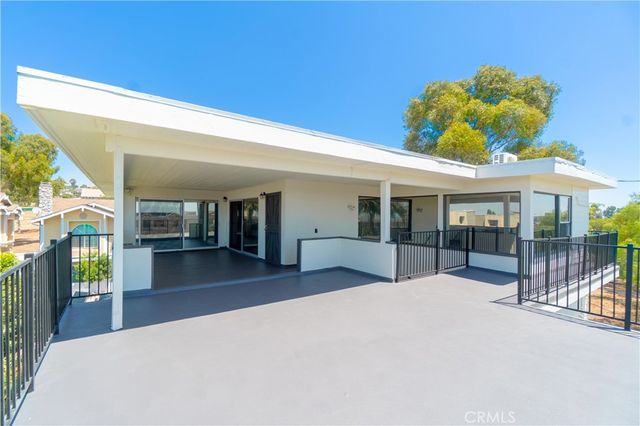 2699 E 20th, Signal Hill, CA 90755