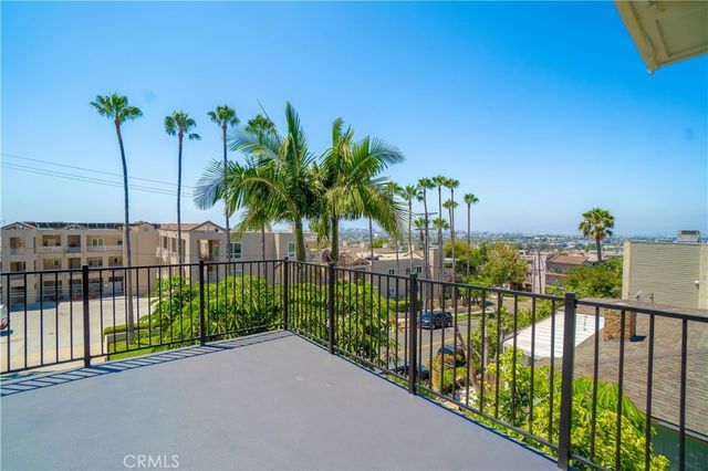 2699 E 20th, Signal Hill, CA 90755