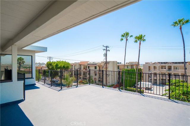 2699 E 20th, Signal Hill, CA 90755