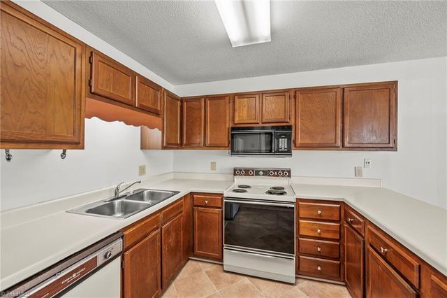 3520 Heathrow Drive, Winston-salem, NC 27127