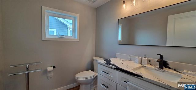 233 Dewey Drive, Toms River, NJ 08751