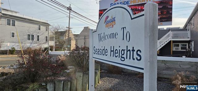233 Dewey Drive, Toms River, NJ 08751