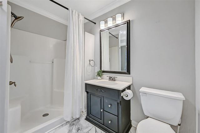 403 S Lee Street, Alvin, TX 77511