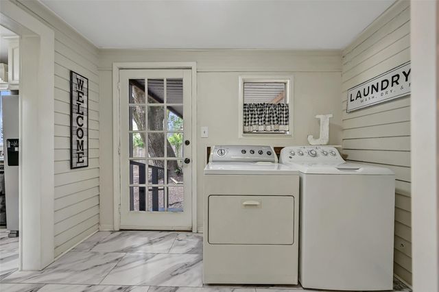 403 S Lee Street, Alvin, TX 77511