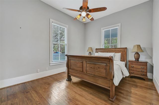 403 S Lee Street, Alvin, TX 77511