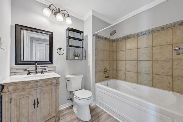 403 S Lee Street, Alvin, TX 77511