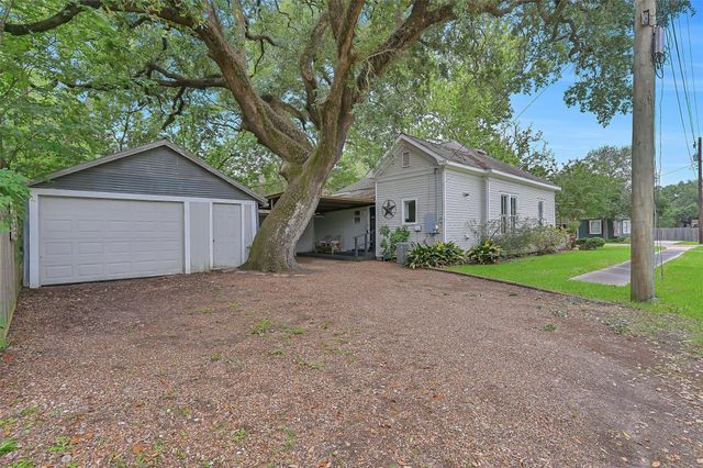 403 S Lee Street, Alvin, TX 77511