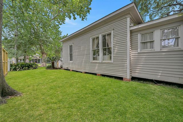 403 S Lee Street, Alvin, TX 77511