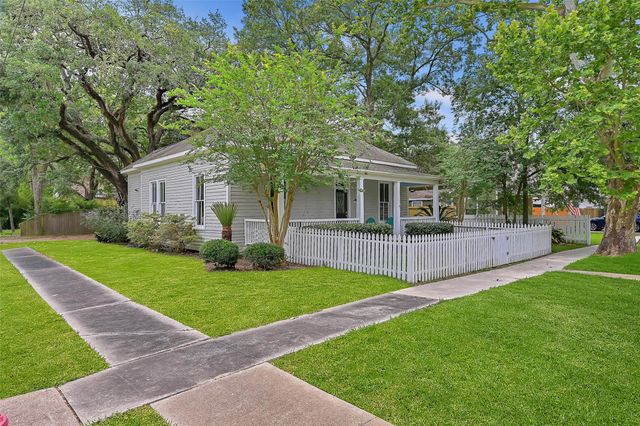 403 S Lee Street, Alvin, TX 77511