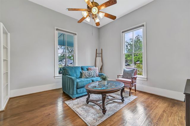 403 S Lee Street, Alvin, TX 77511