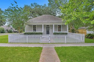 403 S Lee Street, Alvin, TX 77511
