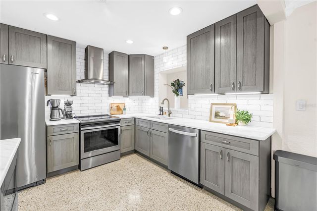 4039 ALBERCA WAY S, St Petersburg, FL 33712