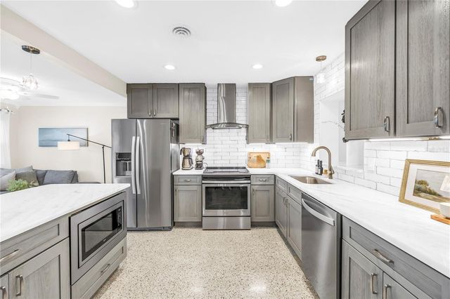 4039 ALBERCA WAY S, St Petersburg, FL 33712