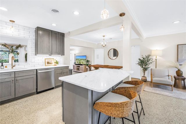 4039 ALBERCA WAY S, St Petersburg, FL 33712