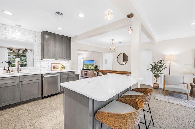 4039 ALBERCA WAY S, St Petersburg, FL 33712