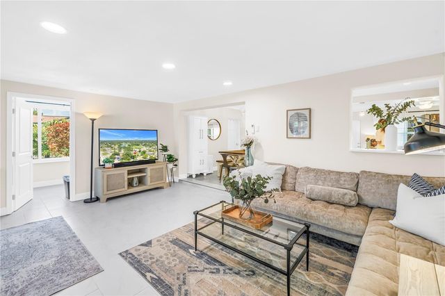 4039 ALBERCA WAY S, St Petersburg, FL 33712