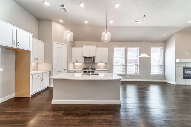 7905 Lewisville Lane, Mckinney, TX 75071